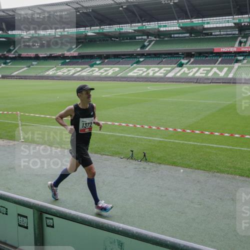 05.10.2025 - 20. swb-Marathon Bremen Michael Burmester http://msf.ph/oto/9267818 05.10.2025 12:33:24 Laufen im Stadion 121, 218, 307, 363, 369, 474, 746, 850, 900, 1070, 1360, 1372, 1494, 1617, 1889, 1913, 1928, 2000, 2033, 2267, 2682, 4251, 6957, 7259, 8582, 650, 664, 908 meine-sportfotos.de