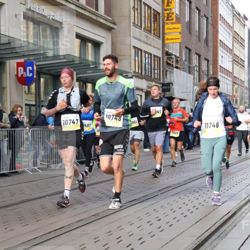 05.10.2025 - 20. swb-Marathon Bremen Strokosch-Dieckow http://msf.ph/oto/9267820 05.10.2025 11:06:23 Ziel 8574, 9178, 9321, 9357, 9605, 9619, 9826, 9942, 9976, 10001, 10148, 10168, 10239, 10498, 10580, 10699, 10732, 10747, 10748, 10937, 11027, 11143, 11270, 11324, 11355, 11389, 11414, 11497, 11565, 11605, 11706, 11721, 11746, 11747, 8574, 9178, 9321, 9357, 9605, 9619, 9826, 9942, 9976, 10001, 10148, 10168, 10239, 10498, 10580, 10699, 10732, 10747, 10748, 10937, 11027, 11143, 11270, 11324, 11355, 11389, 11414, 11497, 11565, 11605 meine-sportfotos.de