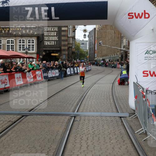 05.10.2025 - 20. swb-Marathon Bremen Yannick Fuchs http://msf.ph/oto/9267828 05.10.2025 12:12:28 Ziel 49 meine-sportfotos.de
