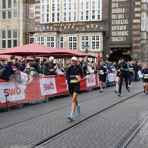 05.10.2025 - 20. swb-Marathon Bremen Yannick Fuchs http://msf.ph/oto/9267831 05.10.2025 10:52:14 Ziel 9196, 9226, 9939, 10240, 10438, 10727, 10977, 11273, 11641 meine-sportfotos.de