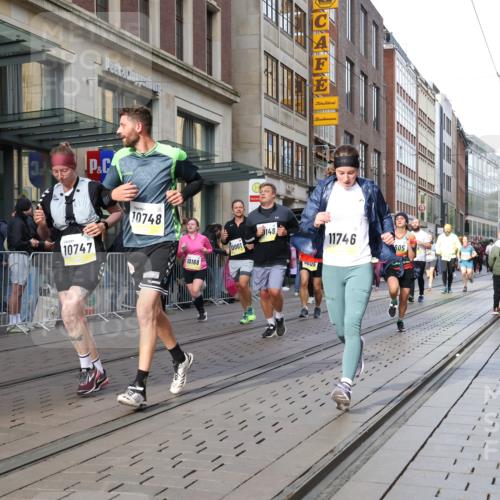 05.10.2025 - 20. swb-Marathon Bremen Strokosch-Dieckow http://msf.ph/oto/9267832 05.10.2025 11:06:23 Ziel 8574, 9178, 9321, 9357, 9605, 9619, 9826, 9942, 9976, 10001, 10148, 10168, 10239, 10498, 10580, 10699, 10732, 10747, 10748, 10937, 11027, 11143, 11270, 11324, 11355, 11389, 11414, 11497, 11565, 11605, 11706, 11721, 11746, 11747, 8574, 9178, 9321, 9357, 9605, 9619, 9826, 9942, 9976, 10001, 10148, 10168, 10239, 10498, 10580, 10699, 10732, 10747, 10748, 10937, 11027, 11143, 11270, 11324, 11355, 11389, 11414, 11497, 11565, 11605 meine-sportfotos.de