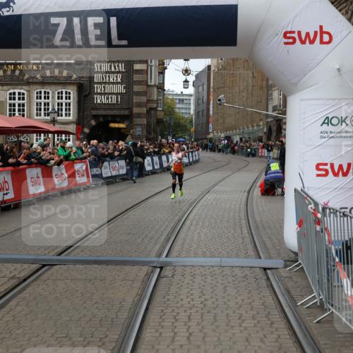 05.10.2025 - 20. swb-Marathon Bremen Yannick Fuchs http://msf.ph/oto/9267845 05.10.2025 12:12:28 Ziel 49 meine-sportfotos.de