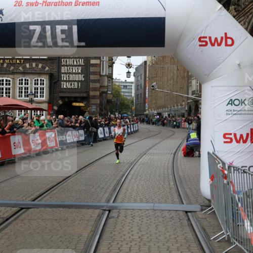 05.10.2025 - 20. swb-Marathon Bremen Yannick Fuchs http://msf.ph/oto/9267854 05.10.2025 12:12:28 Ziel 49 meine-sportfotos.de