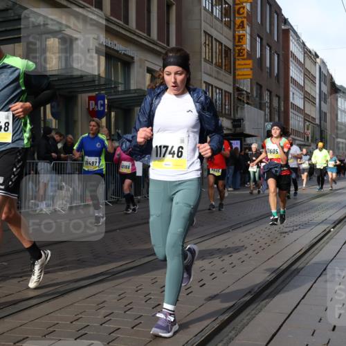 05.10.2025 - 20. swb-Marathon Bremen Strokosch-Dieckow http://msf.ph/oto/9267861 05.10.2025 11:06:24 Ziel 8574, 9178, 9321, 9357, 9605, 9619, 9826, 9942, 9976, 10001, 10148, 10168, 10239, 10498, 10580, 10699, 10732, 10747, 10748, 10937, 11027, 11324, 11355, 11389, 11414, 11497, 11565, 11605, 11706, 11721, 11746, 11747, 8574, 9178, 9321, 9357, 9605, 9619, 9826, 9942, 9976, 10001, 10148, 10168, 10239, 10498, 10580, 10699, 10732, 10747, 10748, 10937, 11027, 11324, 11355, 11389, 11414, 11497, 11565, 11605 meine-sportfotos.de