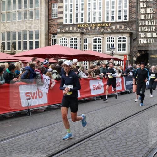 05.10.2025 - 20. swb-Marathon Bremen Yannick Fuchs http://msf.ph/oto/9267863 05.10.2025 10:52:15 Ziel 9196, 9226, 9852, 9939, 10240, 10438, 10668, 10727, 10977, 11273, 11641 meine-sportfotos.de