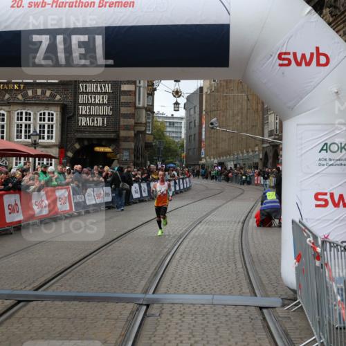 05.10.2025 - 20. swb-Marathon Bremen Yannick Fuchs http://msf.ph/oto/9267864 05.10.2025 12:12:28 Ziel 49 meine-sportfotos.de