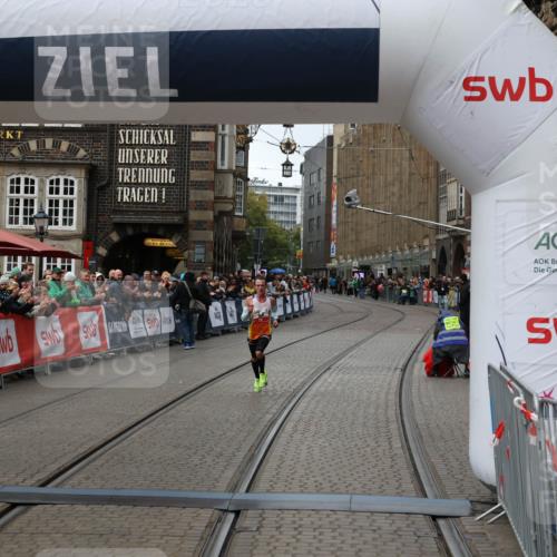05.10.2025 - 20. swb-Marathon Bremen Yannick Fuchs http://msf.ph/oto/9267878 05.10.2025 12:12:28 Ziel 49 meine-sportfotos.de