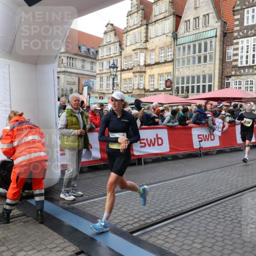 05.10.2025 - 20. swb-Marathon Bremen Yannick Fuchs http://msf.ph/oto/9267882 05.10.2025 10:52:16 Ziel 9196, 9226, 9852, 9939, 10240, 10438, 10668, 10727, 10977, 11273, 11641 meine-sportfotos.de
