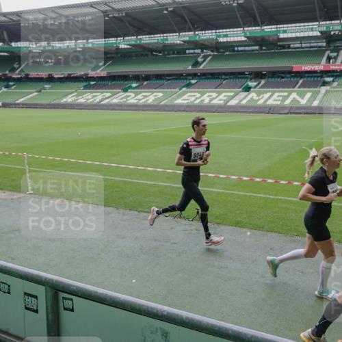 05.10.2025 - 20. swb-Marathon Bremen Michael Burmester http://msf.ph/oto/9267886 05.10.2025 12:33:32 Laufen im Stadion 121, 218, 307, 363, 369, 474, 746, 850, 900, 1070, 1360, 1372, 1494, 1617, 1889, 1913, 1928, 2000, 2267, 2682, 4251, 5640, 6957, 7259, 8550, 8582, 9046, 650, 664, 908, 2033, 2682 meine-sportfotos.de