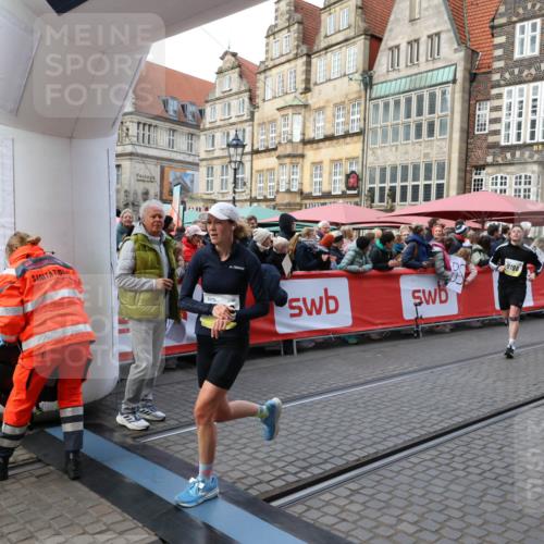 05.10.2025 - 20. swb-Marathon Bremen Yannick Fuchs http://msf.ph/oto/9267892 05.10.2025 10:52:16 Ziel 9196, 9226, 9852, 9939, 10240, 10438, 10668, 10727, 10977, 11273, 11641 meine-sportfotos.de