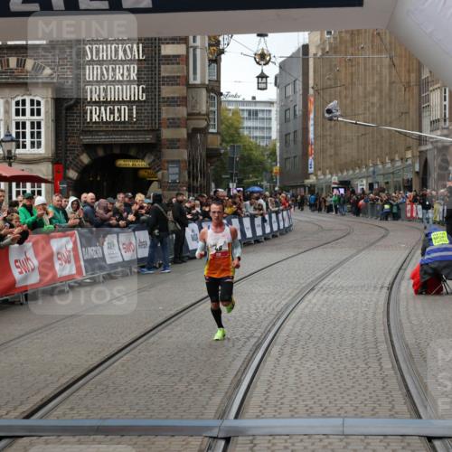 05.10.2025 - 20. swb-Marathon Bremen Yannick Fuchs http://msf.ph/oto/9267895 05.10.2025 12:12:29 Ziel 49 meine-sportfotos.de
