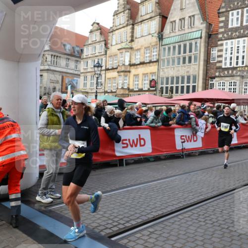 05.10.2025 - 20. swb-Marathon Bremen Yannick Fuchs http://msf.ph/oto/9267898 05.10.2025 10:52:16 Ziel 9196, 9226, 9852, 9939, 10240, 10438, 10668, 10727, 10977, 11273, 11641 meine-sportfotos.de