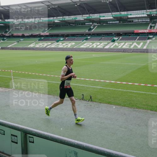 05.10.2025 - 20. swb-Marathon Bremen Michael Burmester http://msf.ph/oto/9267903 05.10.2025 12:33:33 Laufen im Stadion 121, 218, 307, 363, 369, 474, 746, 850, 900, 1070, 1360, 1372, 1494, 1617, 1889, 1913, 1928, 2000, 2267, 4251, 5640, 6957, 7259, 8550, 8582, 9046, 650, 664, 908, 2033, 2682 meine-sportfotos.de