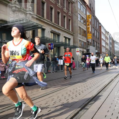 05.10.2025 - 20. swb-Marathon Bremen Strokosch-Dieckow http://msf.ph/oto/9267917 05.10.2025 11:06:26 Ziel 8574, 9178, 9321, 9357, 9605, 9619, 9826, 9942, 9976, 10001, 10148, 10168, 10239, 10498, 10580, 10699, 10747, 10748, 10937, 11027, 11324, 11355, 11389, 11414, 11497, 11565, 11605, 11622, 11706, 11721, 11746, 11747, 8574, 9178, 9321, 9357, 9605, 9619, 9826, 9942, 9976, 10001, 10148, 10168, 10239, 10498, 10580, 10699, 10747, 10748, 10937, 11027, 11324, 11355, 11389, 11414, 11497, 11565, 11605, 11622 meine-sportfotos.de