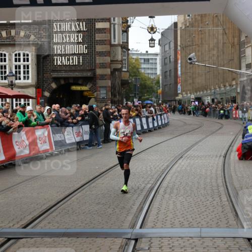 05.10.2025 - 20. swb-Marathon Bremen Yannick Fuchs http://msf.ph/oto/9267934 05.10.2025 12:12:29 Ziel 49 meine-sportfotos.de