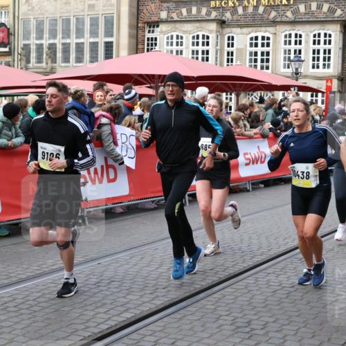 05.10.2025 - 20. swb-Marathon Bremen Yannick Fuchs http://msf.ph/oto/9267937 05.10.2025 10:52:16 Ziel 9196, 9226, 9852, 9939, 10240, 10438, 10668, 10727, 10977, 11273, 11641 meine-sportfotos.de