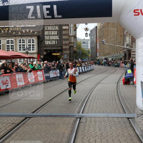 05.10.2025 - 20. swb-Marathon Bremen Yannick Fuchs http://msf.ph/oto/9267947 05.10.2025 12:12:29 Ziel 49 meine-sportfotos.de