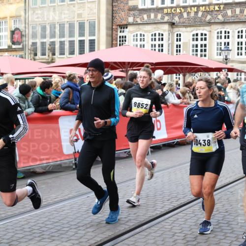 05.10.2025 - 20. swb-Marathon Bremen Yannick Fuchs http://msf.ph/oto/9267948 05.10.2025 10:52:17 Ziel 9196, 9226, 9852, 9939, 10240, 10438, 10668, 10727, 10977, 11641 meine-sportfotos.de