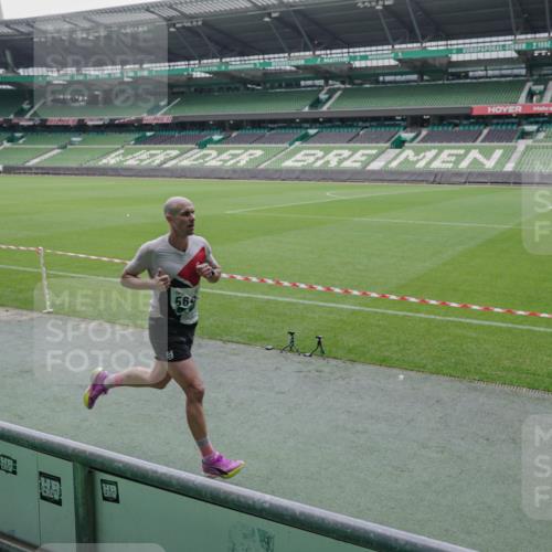 05.10.2025 - 20. swb-Marathon Bremen Michael Burmester http://msf.ph/oto/9267949 05.10.2025 12:33:37 Laufen im Stadion 121, 218, 307, 363, 369, 474, 838, 850, 900, 1070, 1338, 1360, 1372, 1494, 1617, 1889, 1913, 1928, 2000, 2267, 4251, 5640, 6957, 6984, 7259, 8550, 8582, 9046, 650, 746, 1494, 2033, 2682 meine-sportfotos.de