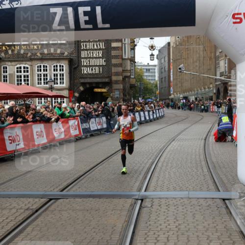 05.10.2025 - 20. swb-Marathon Bremen Yannick Fuchs http://msf.ph/oto/9267958 05.10.2025 12:12:29 Ziel 49 meine-sportfotos.de