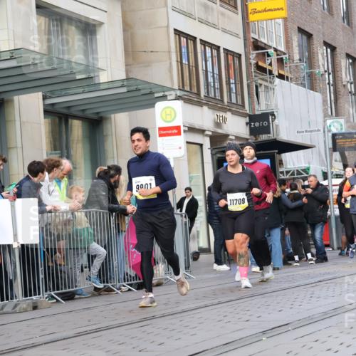 05.10.2025 - 20. swb-Marathon Bremen Strokosch-Dieckow http://msf.ph/oto/9267962 05.10.2025 11:06:38 Ziel 8574, 9321, 9491, 9605, 9826, 9890, 9901, 9942, 9976, 10001, 10148, 10168, 10193, 10371, 10396, 10580, 10747, 10748, 10788, 10937, 10991, 11131, 11355, 11389, 11414, 11497, 11622, 11709, 8574, 9321, 9491, 9605, 9826, 9890, 9901, 9942, 9976, 10001, 10148, 10168, 10193, 10371, 10396, 10580, 10747, 10748, 10788, 10937, 10991, 11131, 11355, 11389, 11414, 11497, 11622, 11709 meine-sportfotos.de
