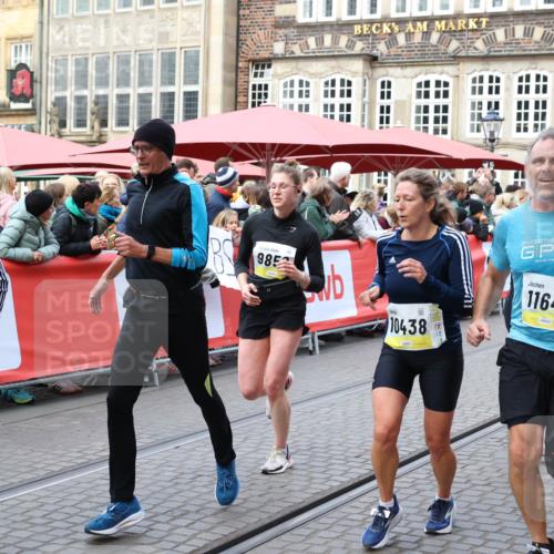 05.10.2025 - 20. swb-Marathon Bremen Yannick Fuchs http://msf.ph/oto/9267965 05.10.2025 10:52:17 Ziel 9196, 9226, 9852, 9939, 10240, 10438, 10668, 10727, 10977, 11641 meine-sportfotos.de