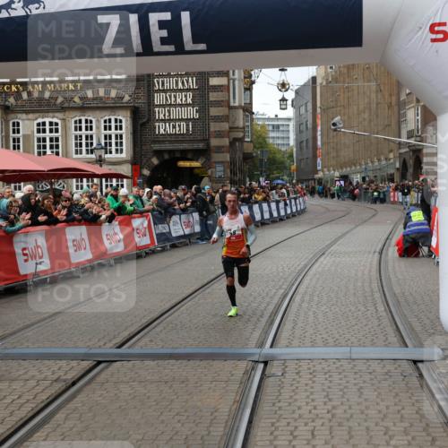 05.10.2025 - 20. swb-Marathon Bremen Yannick Fuchs http://msf.ph/oto/9267968 05.10.2025 12:12:30 Ziel 49 meine-sportfotos.de