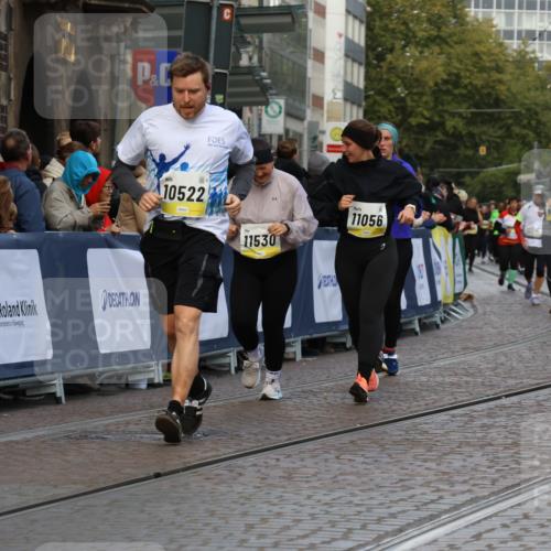 05.10.2025 - 20. swb-Marathon Bremen Strokosch-Dieckow http://msf.ph/oto/9267978 05.10.2025 11:09:12 Ziel 9798, 9815, 10295, 10315, 10522, 10784, 11056, 11379, 11437, 11530, 11674 meine-sportfotos.de