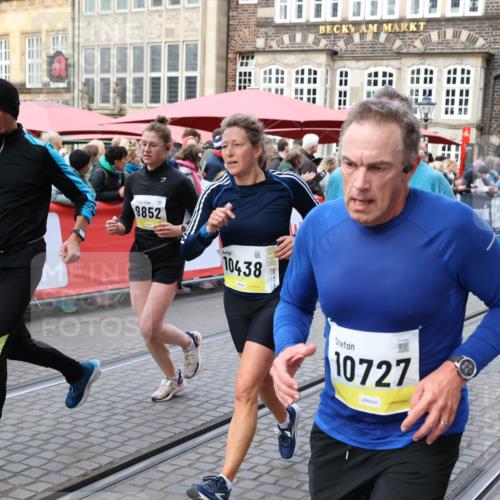 05.10.2025 - 20. swb-Marathon Bremen Yannick Fuchs http://msf.ph/oto/9267993 05.10.2025 10:52:17 Ziel 9196, 9226, 9852, 9939, 10240, 10438, 10668, 10727, 10977, 11641 meine-sportfotos.de