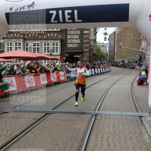 05.10.2025 - 20. swb-Marathon Bremen Yannick Fuchs http://msf.ph/oto/9267996 05.10.2025 12:12:30 Ziel 49 meine-sportfotos.de
