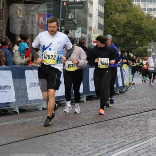 05.10.2025 - 20. swb-Marathon Bremen Strokosch-Dieckow http://msf.ph/oto/9268002 05.10.2025 11:09:12 Ziel 9798, 9815, 10295, 10315, 10522, 10784, 11056, 11379, 11437, 11530, 11674 meine-sportfotos.de