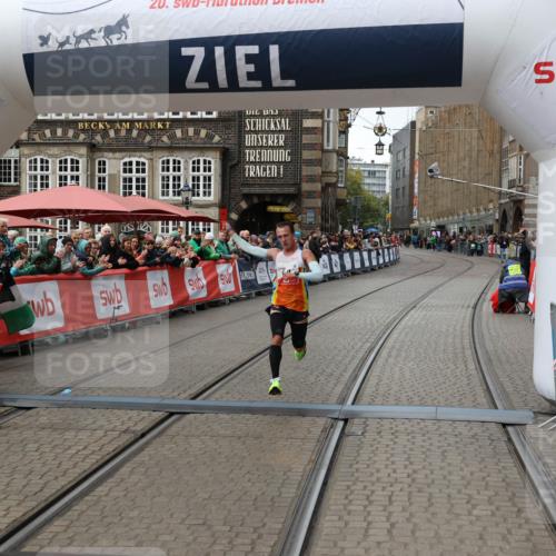 05.10.2025 - 20. swb-Marathon Bremen Yannick Fuchs http://msf.ph/oto/9268004 05.10.2025 12:12:30 Ziel 49 meine-sportfotos.de