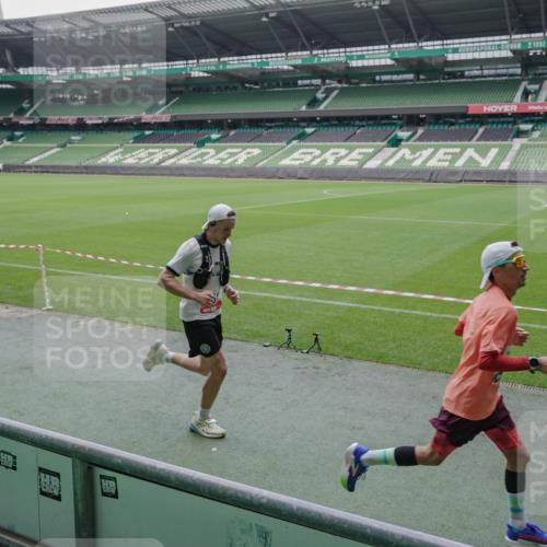 05.10.2025 - 20. swb-Marathon Bremen Michael Burmester http://msf.ph/oto/9268007 05.10.2025 12:33:46 Laufen im Stadion 121, 218, 307, 363, 474, 838, 900, 993, 1070, 1338, 1360, 1372, 1617, 1889, 1913, 2000, 2267, 3552, 4251, 5640, 6957, 6984, 7259, 7442, 8550, 8582, 9046, 369, 746, 850, 1494, 1928, 2682 meine-sportfotos.de