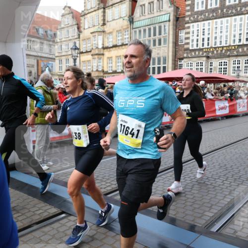05.10.2025 - 20. swb-Marathon Bremen Yannick Fuchs http://msf.ph/oto/9268013 05.10.2025 10:52:18 Ziel 9196, 9226, 9852, 9939, 10038, 10240, 10438, 10668, 10727, 10942, 10977, 11641 meine-sportfotos.de