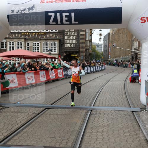 05.10.2025 - 20. swb-Marathon Bremen Yannick Fuchs http://msf.ph/oto/9268014 05.10.2025 12:12:30 Ziel 49 meine-sportfotos.de