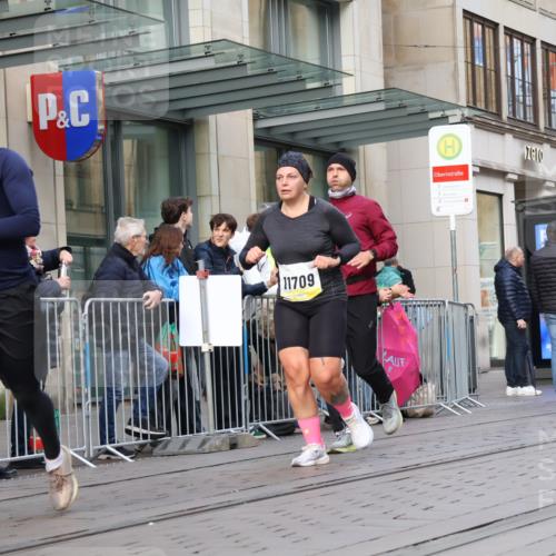 05.10.2025 - 20. swb-Marathon Bremen Strokosch-Dieckow http://msf.ph/oto/9268015 05.10.2025 11:06:40 Ziel 8574, 9265, 9321, 9491, 9605, 9826, 9877, 9890, 9901, 9942, 9976, 10001, 10148, 10168, 10193, 10371, 10396, 10580, 10788, 10991, 11131, 11355, 11389, 11414, 11497, 11622, 11709, 8574, 9265, 9321, 9491, 9605, 9826, 9877, 9890, 9901, 9942, 9976, 10001, 10148, 10168, 10193, 10371, 10396, 10580, 10788, 10991, 11131, 11355, 11389, 11414, 11497, 11622, 11709 meine-sportfotos.de