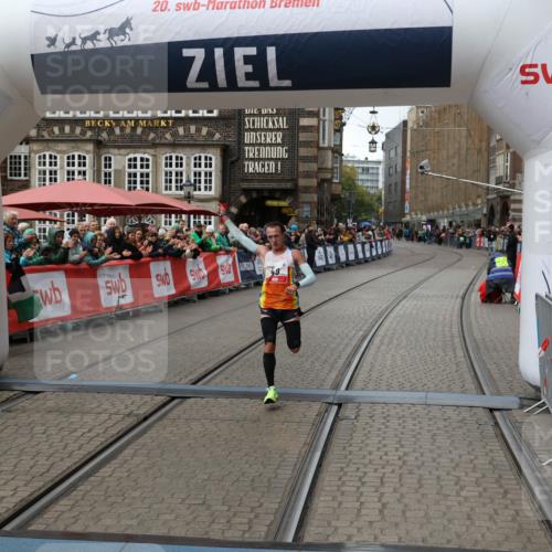 05.10.2025 - 20. swb-Marathon Bremen Yannick Fuchs http://msf.ph/oto/9268023 05.10.2025 12:12:30 Ziel 49 meine-sportfotos.de