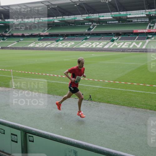 05.10.2025 - 20. swb-Marathon Bremen Michael Burmester http://msf.ph/oto/9268032 05.10.2025 12:33:49 Laufen im Stadion 121, 218, 307, 363, 474, 838, 900, 993, 1070, 1338, 1339, 1360, 1372, 1617, 1889, 1913, 2000, 2267, 3552, 4251, 5640, 6957, 6984, 7259, 7442, 8550, 8582, 9046, 369, 746, 850, 1494, 1928, 2682 meine-sportfotos.de