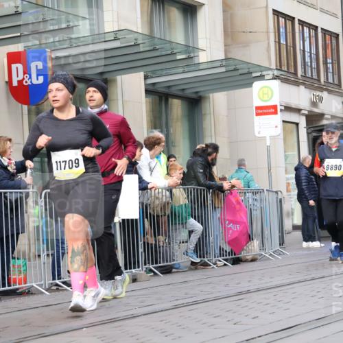 05.10.2025 - 20. swb-Marathon Bremen Strokosch-Dieckow http://msf.ph/oto/9268035 05.10.2025 11:06:41 Ziel 8574, 9265, 9321, 9491, 9605, 9702, 9826, 9877, 9890, 9901, 9942, 9976, 10148, 10168, 10193, 10371, 10396, 10580, 10788, 10991, 11131, 11355, 11389, 11414, 11497, 11622, 11709, 8574, 9265, 9321, 9491, 9605, 9702, 9826, 9877, 9890, 9901, 9942, 9976, 10148, 10168, 10193, 10371, 10396, 10580, 10788, 10991, 11131, 11355, 11389, 11414, 11497, 11622, 11709 meine-sportfotos.de