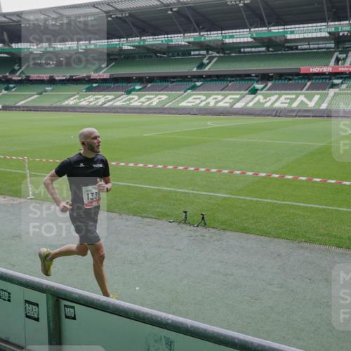 05.10.2025 - 20. swb-Marathon Bremen Michael Burmester http://msf.ph/oto/9268051 05.10.2025 12:33:54 Laufen im Stadion 121, 307, 363, 474, 838, 900, 993, 1034, 1070, 1338, 1339, 1360, 1372, 1444, 1617, 1889, 2000, 2267, 3552, 5640, 6984, 7259, 7442, 8550, 8582, 9046, 218, 369, 746, 850, 1494, 1617, 1913, 1928, 4251, 6957 meine-sportfotos.de