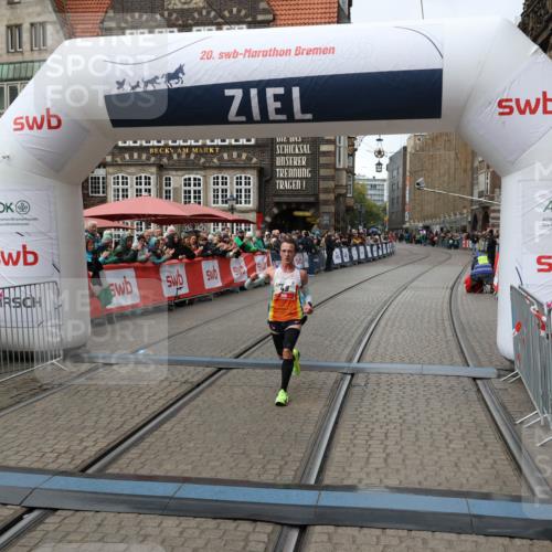 05.10.2025 - 20. swb-Marathon Bremen Yannick Fuchs http://msf.ph/oto/9268053 05.10.2025 12:12:31 Ziel 49 meine-sportfotos.de