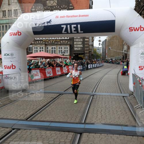 05.10.2025 - 20. swb-Marathon Bremen Yannick Fuchs http://msf.ph/oto/9268063 05.10.2025 12:12:31 Ziel 49 meine-sportfotos.de