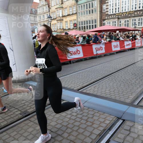 05.10.2025 - 20. swb-Marathon Bremen Yannick Fuchs http://msf.ph/oto/9268069 05.10.2025 10:52:19 Ziel 9196, 9226, 9852, 9939, 10038, 10240, 10438, 10668, 10727, 10900, 10942, 10977, 11641 meine-sportfotos.de