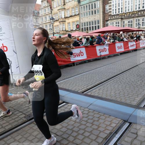05.10.2025 - 20. swb-Marathon Bremen Yannick Fuchs http://msf.ph/oto/9268077 05.10.2025 10:52:19 Ziel 9196, 9226, 9852, 9939, 10038, 10240, 10438, 10668, 10727, 10900, 10942, 10977, 11641 meine-sportfotos.de