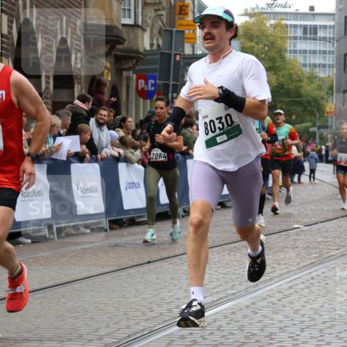 05.10.2025 - 20. swb-Marathon Bremen Strokosch-Dieckow http://msf.ph/oto/9268081 05.10.2025 13:00:15 Ziel 241, 826, 1615, 1812, 2064, 2118, 2169, 7498, 8030 meine-sportfotos.de