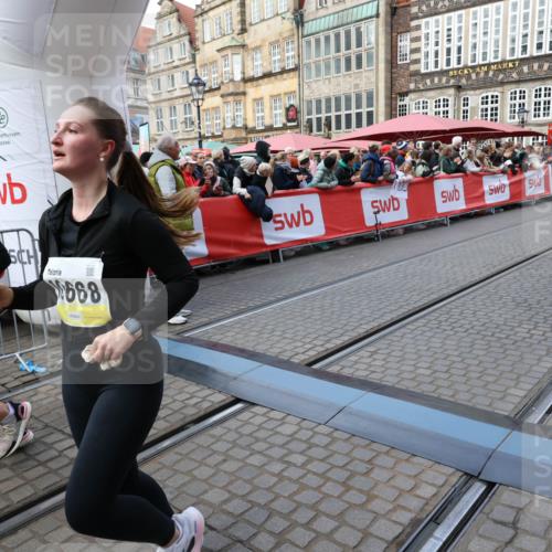 05.10.2025 - 20. swb-Marathon Bremen Yannick Fuchs http://msf.ph/oto/9268090 05.10.2025 10:52:19 Ziel 9196, 9226, 9852, 9939, 10038, 10240, 10438, 10668, 10727, 10900, 10942, 10977, 11641 meine-sportfotos.de