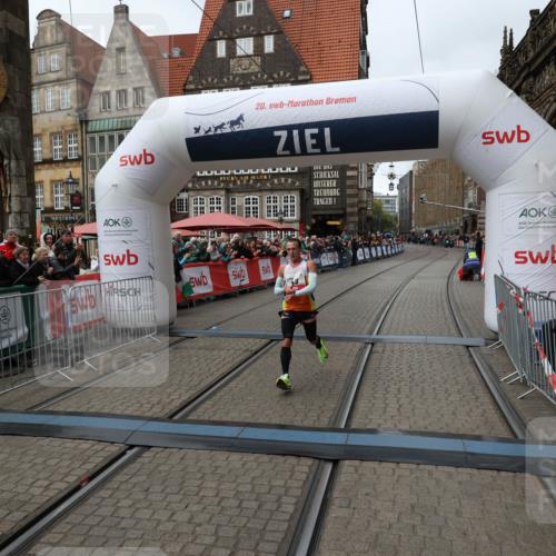 05.10.2025 - 20. swb-Marathon Bremen Yannick Fuchs http://msf.ph/oto/9268098 05.10.2025 12:12:31 Ziel 49 meine-sportfotos.de