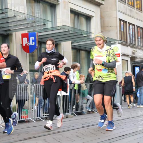 05.10.2025 - 20. swb-Marathon Bremen Strokosch-Dieckow http://msf.ph/oto/9268109 05.10.2025 11:06:45 Ziel 8574, 9217, 9265, 9491, 9702, 9877, 9890, 9901, 9942, 9976, 10193, 10371, 10396, 10788, 10902, 10991, 11131, 11477, 11622, 11709, 8574, 9217, 9265, 9491, 9702, 9877, 9890, 9901, 9942, 9976, 10193, 10371, 10396, 10788, 10902, 10991, 11131, 11622, 11709 meine-sportfotos.de