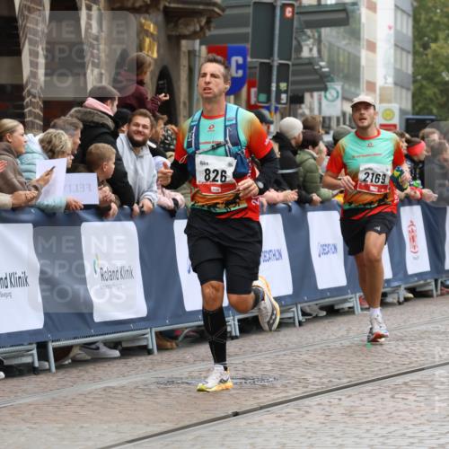 05.10.2025 - 20. swb-Marathon Bremen Strokosch-Dieckow http://msf.ph/oto/9268111 05.10.2025 13:00:16 Ziel 241, 826, 1615, 1812, 2064, 2118, 2169, 6633, 7498 meine-sportfotos.de