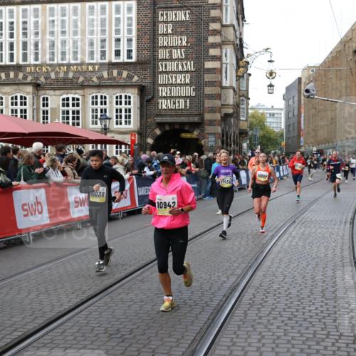 05.10.2025 - 20. swb-Marathon Bremen Yannick Fuchs http://msf.ph/oto/9268116 05.10.2025 10:52:20 Ziel 9196, 9226, 9852, 10038, 10240, 10438, 10668, 10727, 10900, 10942, 11458, 11641 meine-sportfotos.de
